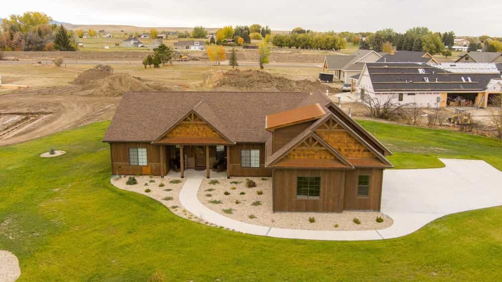 finished-custom-home-build-exterior-in-wyoming-3